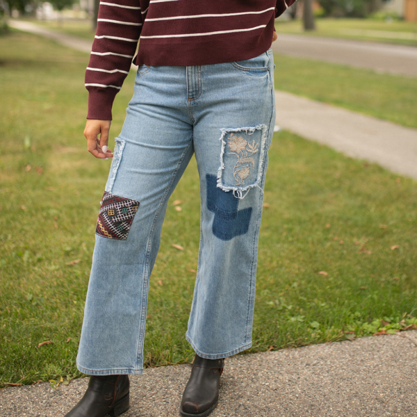 Cropped Jeans with Patches